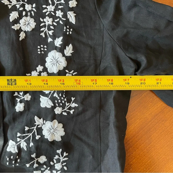 Via Seta Black Silk-Linen
Embroidered Jacket - Size 12 - Picture 11 of 11